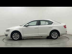 Second Hand स्कोडा ऑक्टाविया एलिगेंस 1.8 tsi ऑटोमैटिक  in ठाणे