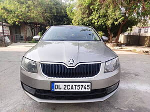 Second Hand Skoda Octavia Elegance 2.0 TDI AT in Delhi