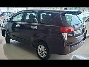 Second Hand Toyota Innova Crysta 2.4 V Diesel in Varanasi