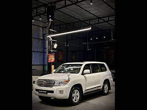 Second Hand Toyota Land Cruiser LC 200 VX in Gurgaon