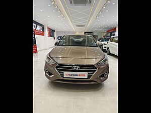 Second Hand हुंडई वरना 1.6 crdi sx (o) in कानपुर