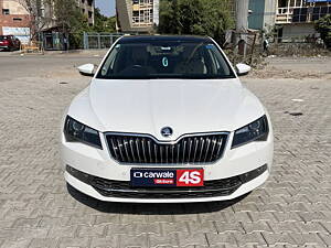 Second Hand Skoda Superb Style TSI AT in Delhi