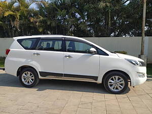 Second Hand Toyota Innova Crysta 2.4 V Diesel in Chandigarh