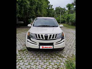 Second Hand महिंद्रा XUV500 w8 एडब्ल्यूडी in अहमदाबाद