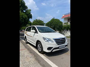 Second Hand Toyota Innova 2.5 G 8 STR BS-IV in Lucknow