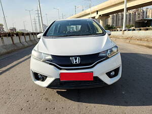 Second Hand Honda Jazz V Petrol in Noida