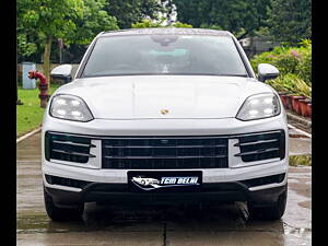 Second Hand Porsche Cayenne Base in Delhi