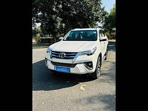 Second Hand Toyota Fortuner 2.8 4x4 AT in Delhi