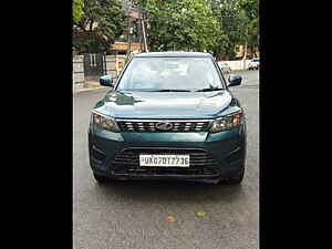 Second Hand மஹிந்திரா  xuv300 w6 1.5 டீசல் ஏ‌எம்டீ [2020] in தேராதூன்