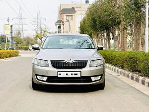 Second Hand Skoda Octavia Elegance 2.0 TDI AT in Mohali