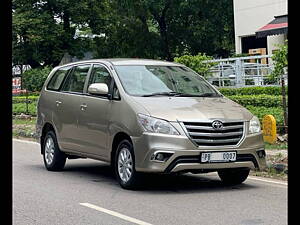 Second Hand Toyota Innova 2.5 G 7 STR BS-IV in Chandigarh