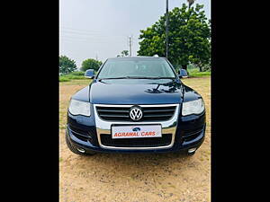 Second Hand Volkswagen Passat 2.0 PD DSG in Vadodara