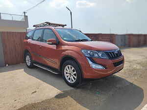 Second Hand महिंद्रा XUV500 w10 in कोल्हापुर