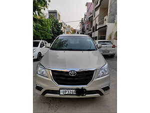 Second Hand Toyota Innova 2.5 ZX BS IV 7 STR in Lucknow