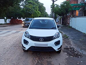 Second Hand Tata Nexon XM in Vadodara