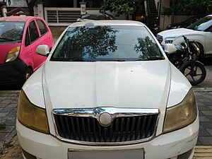 Second Hand स्कोडा लौरा एम्बिएंट 1.9 tdi एमटी in पुणे