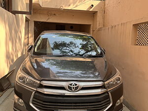 Second Hand Toyota Innova Crysta 2.4 VX 8 STR in Delhi