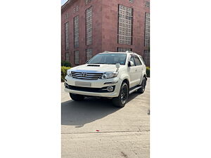 Second Hand Toyota Fortuner 3.0 4x4 MT in Delhi