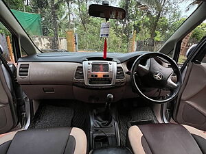 Second Hand Toyota Innova 2.5 VX BS IV 8 STR in Puttur