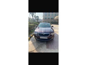 Second Hand Skoda Superb Elegance 1.8 TSI AT in Delhi