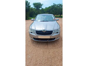 Second Hand Skoda Superb Elegance 1.8 TSI MT in Hyderabad