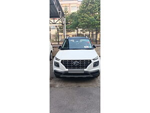 Second Hand Hyundai Venue SX 1.0 Dual Tone Petrol in Siliguri