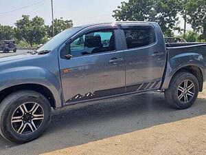 Second Hand Isuzu D-Max V-Cross Standard in Gandhidham