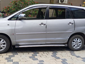 Second Hand Toyota Innova 2.5 VX 8 STR in Nashik