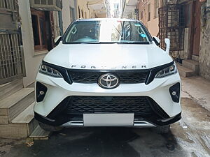 Second Hand Toyota Fortuner 2.8 4X2 AT in Delhi