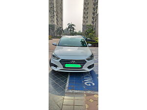 Second Hand Hyundai Verna SX 1.6 VTVT in Greater Noida