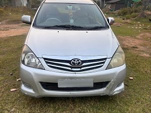 Second Hand Toyota Innova 2.5 E in Krishna