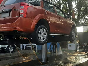 Second Hand Mahindra XUV500 W4 in Pune