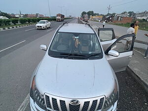 Second Hand Mahindra XUV500 W8 in Varanasi