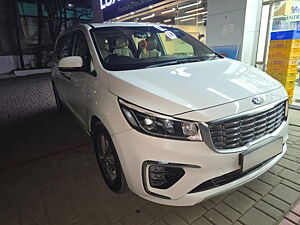 Second Hand Kia Carnival Limousine Plus 7 STR in Pune