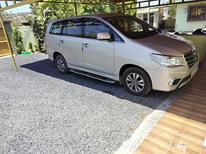 Second Hand Toyota Innova 2.5 VX BS III 8 STR in Porbandar