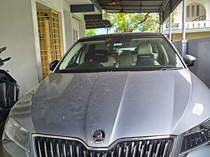 Second Hand Skoda Superb L&K TSI AT in Kochi