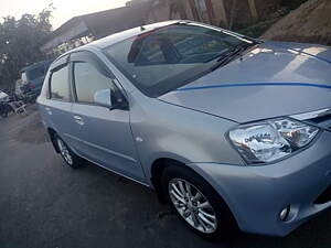 Second Hand Toyota Etios V in Allahabad