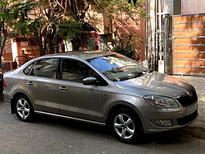 Second Hand Skoda Rapid Elegance 1.6 MPI AT in Bangalore