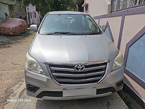 Second Hand Toyota Innova 2.5 G BS III 8 STR in Dholpur