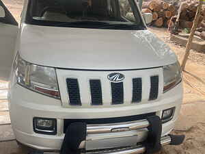 Second Hand महिंद्रा tuv300 t8 in पाटन