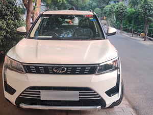 Second Hand महिंद्रा xuv300 W8 (O) 1.2 पेट्रोल [2019] in नोएडा