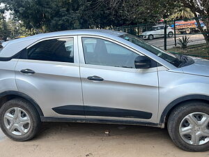 Second Hand Tata Nexon XM in Gurgaon