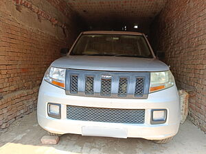 Second Hand Mahindra TUV300 T4 in Farrukhabad