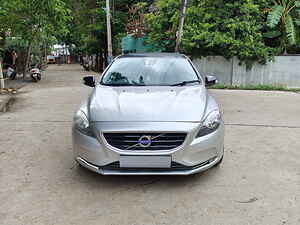 Second Hand वोल्वो v40 d3 काइनेटिक in हैदराबाद