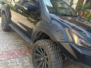 Second Hand Isuzu D-Max V-Cross High (Z) in Zirakpur