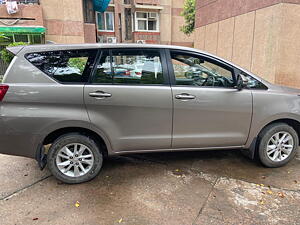 Second Hand Toyota Innova Crysta G 2.4 7 STR in Delhi