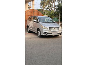 Second Hand Toyota Innova 2.5 VX 8 STR BS-IV in Ernakulam