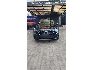 Second Hand Mahindra XUV700 AX5 Diesel AT 7 STR in Bhuj