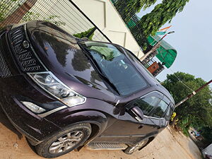 Second Hand Mahindra XUV500 W9 in Aligarh