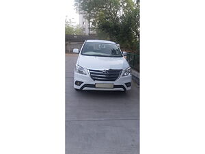 Second Hand Toyota Innova 2.5 E PS 8 STR BS-IV in Rajkot